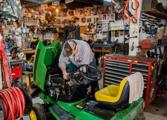 Tractor service me laparwahi, padengi mahengi