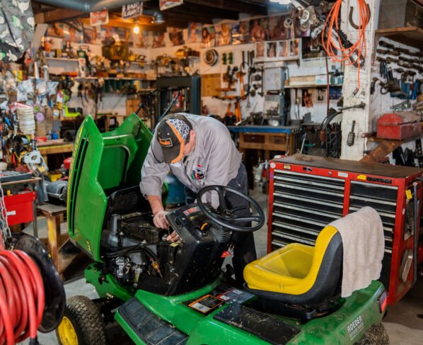 Tractor service me laparwahi, padengi mahengi
