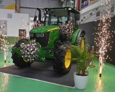John Deere Ne Lounch Kiya 130 HP Ka Damdaar Tractor